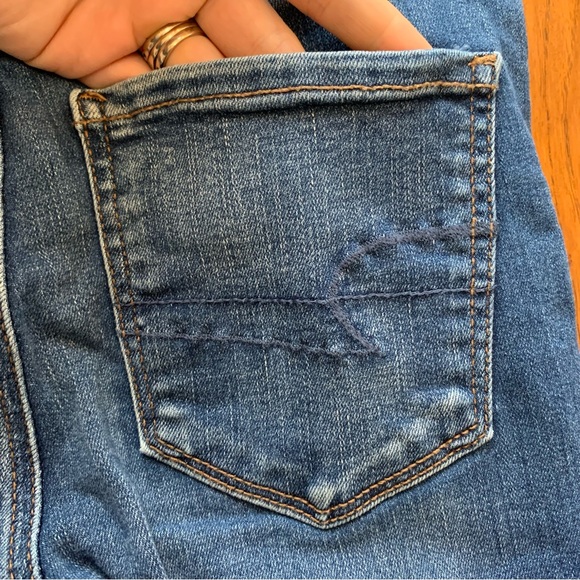 AE | medium wash distress hi-rise jeggings | Sz 2 Short - Picture 12 of 16